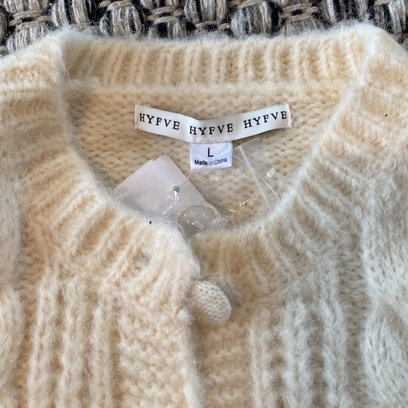 Luxury knit cream cardigan. - Picture 3 of 7